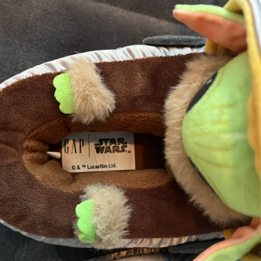 Kids Gap - Star‎ Wars- Yoda Slippers (size Large)